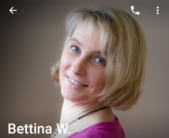 Profilbild von Bettina Wiegmann, mit blonder Bob Frisur, im Bild steht der Telegram Name Bettina W.